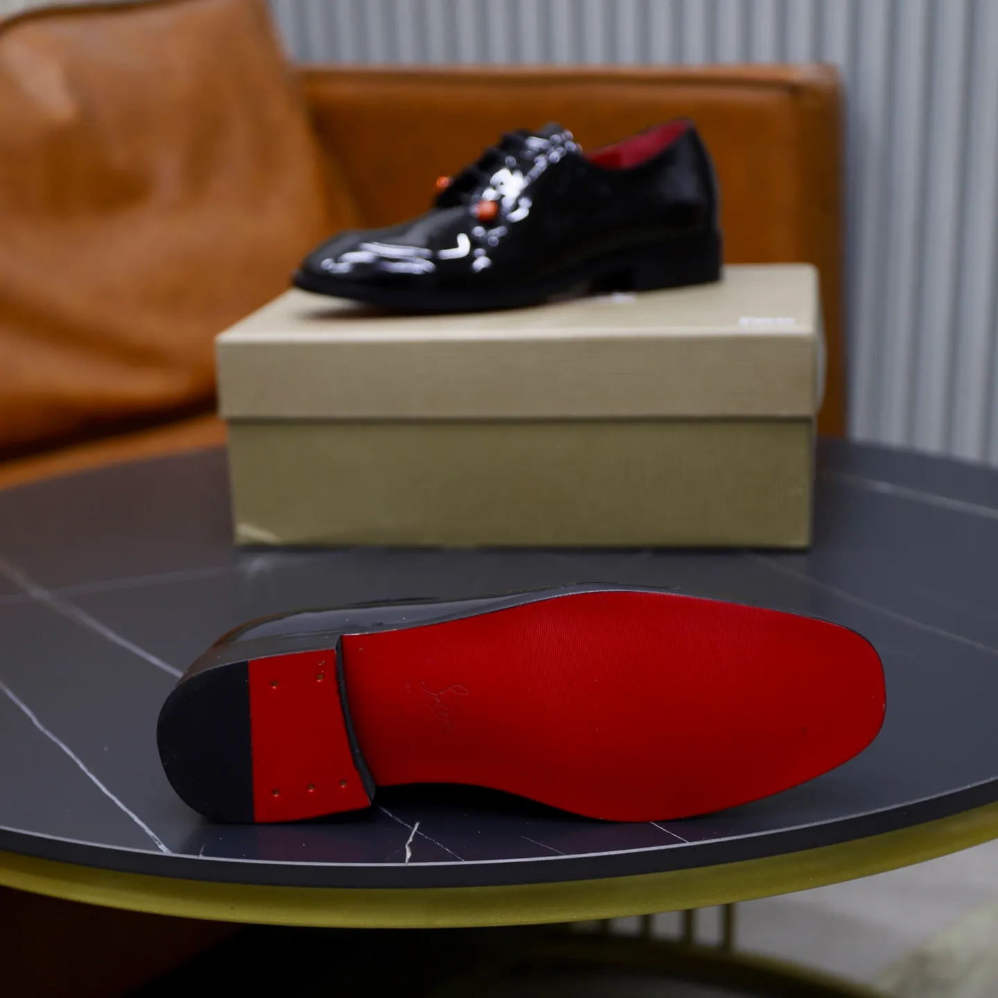 Ex-factory price: 680💰Christia*.Loubouti*🆑High-end men’s business formal leather shoes｜Classic red sole shoes｜Original imported first-layer cowhide｜Water-dyed cowhide lining｜Italian imported red rubber outsole｜High-end luxury｜Perfect interpretation of fashion, sunshine, style, suitable for various occasions Size: 38-44 (customized for 45, 46, 47)
